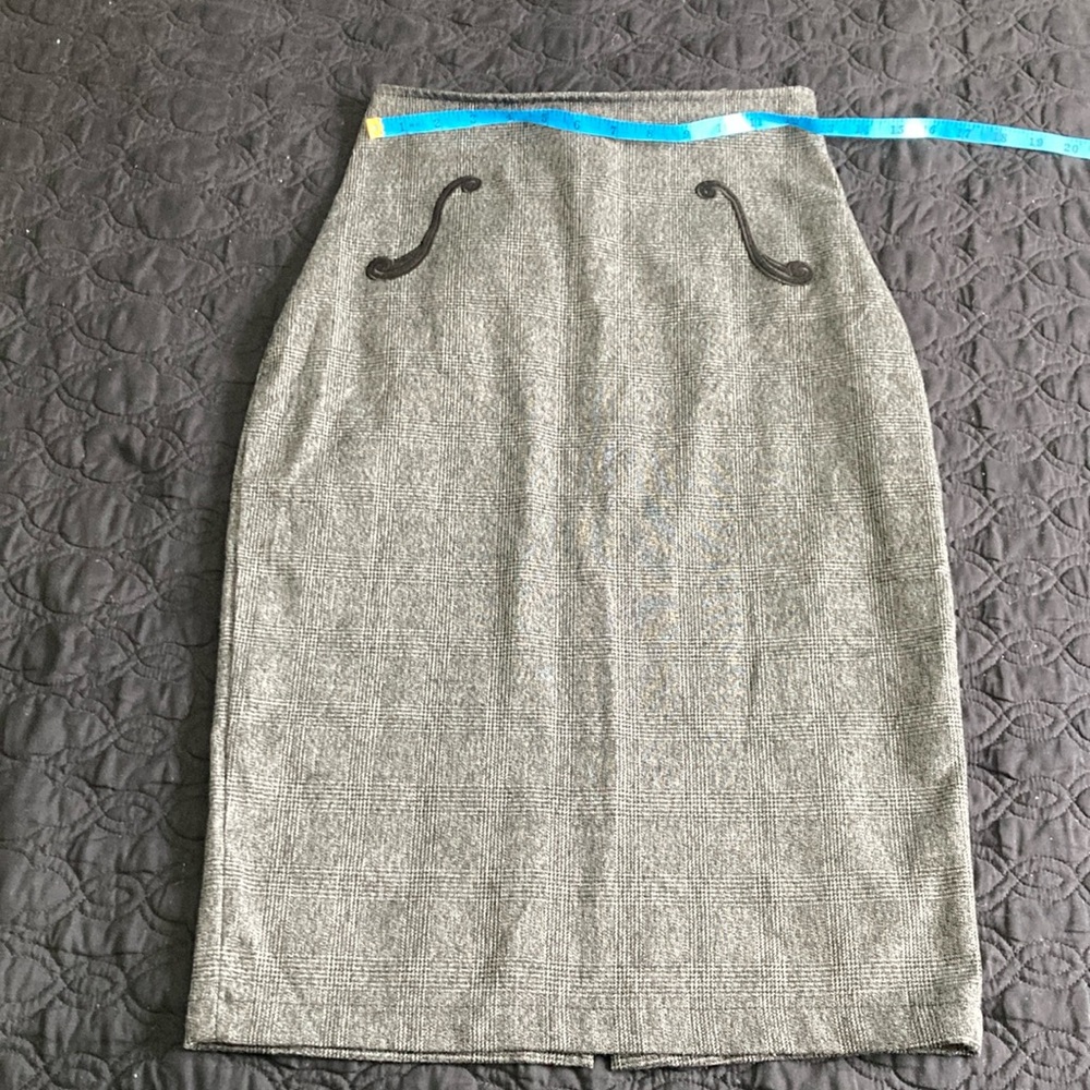Elegant Gray Pencil Skirt